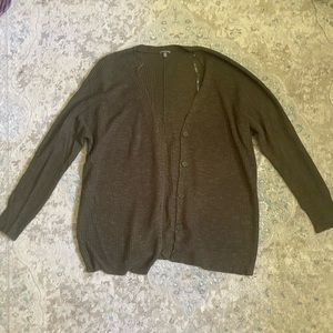 Lightweight buttoned cardigan